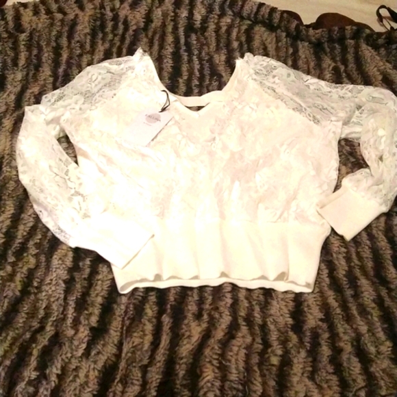 Adorable Backless Lace Sweater - Picture 2 of 6